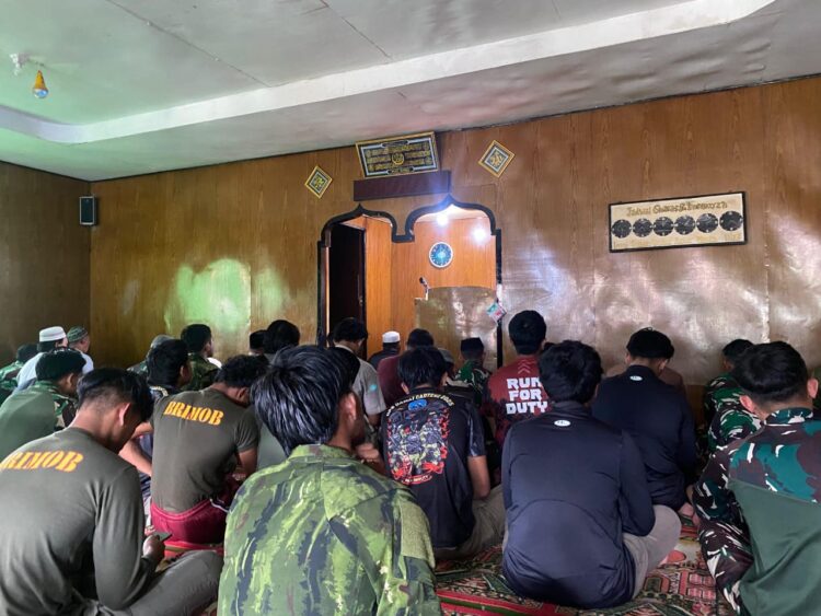 Jumat Damai di Ujung Negeri: Harmoni Ibadah Satgas TNI Yonif 700/WYC di Tanah Gigobak