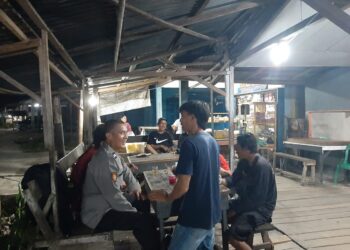 Ngopi Bareng Warga, Cara Polsek Mandor Jaga Kamtibmas dengan Humanis