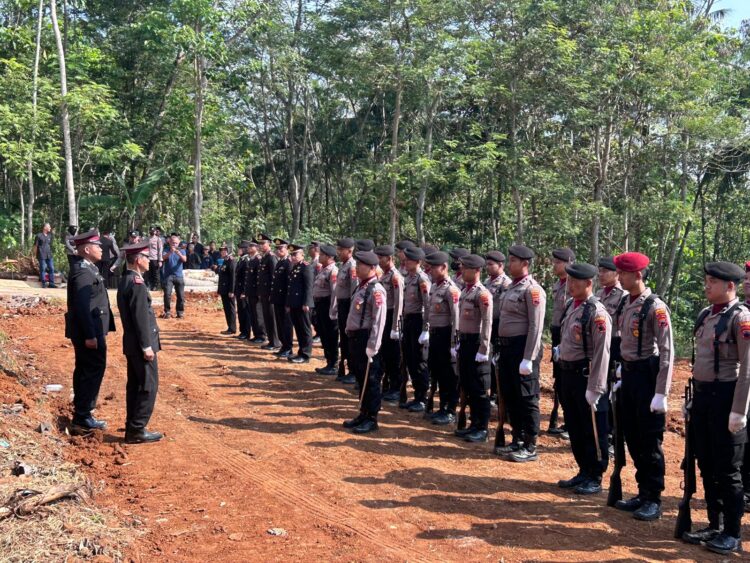 Wujud Penghargaan dan Empati, Polres Wonogiri Gelar Upacara Dinas untuk Almarhum Aiptu Aris Ba Polres Sukoharjo