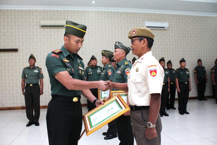 Dandim Boyolali Pimpin Tradisi Purna Tugas, Beri Penghargaan Pada Prajurit Yang Mengabdi