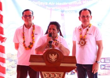 Kawal Penerbangan Perdana Sriwijaya Air ke Wamena, Wamendagri Ribka Harap Berdampak terhadap Kesejahteraan Masyarakat