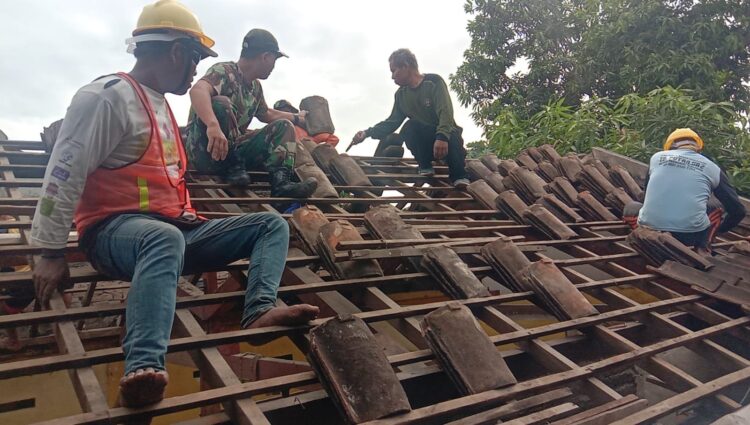 Semangat Pantang Menyerah, Satgas TMMD Reguler Ke-125 Kodim 0735/Surakarta Terus Garap Sasaran Fisik RTLH