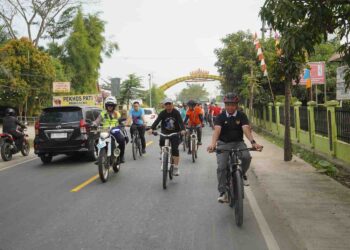 Bupati Pringsewu Riyanto Pamungkas dan Jajaran Pemkab Gowes Bareng
