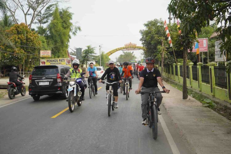 Bupati Pringsewu Riyanto Pamungkas dan Jajaran Pemkab Gowes Bareng