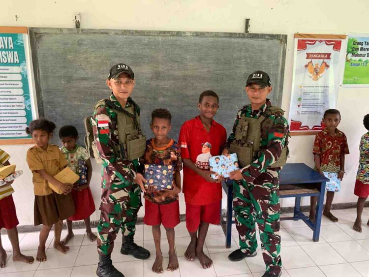 Tawa dan Semangat Merah Putih Warnai Lomba Satgas Yonif 131/Brajasasakti Bersama Anak-Anak SD Kampung Yetti