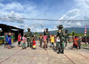Satgas Yonif 521/DY Melaksanakan Kegiatan Lomba Dalam Rangka Memperingati Hari Kemerdekaan Republik Indonesia yang ke-80 di Distrik Elelim