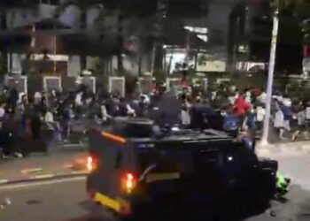 KENDARAAN TAKTIS BRIMOB LINDAS PENGEMUDI OJEK ONLINE, PUBLIK GERAM