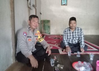 Dekatkan Diri dengan Warga, Aipda Welly Brongos Sambangi Warga di Dusun Sungai Layang