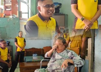 Kapolsek Cikarang Selatan Salurkan Bantuan Kursi Roda untuk Lansia dalam Program Bakti Kesehatan