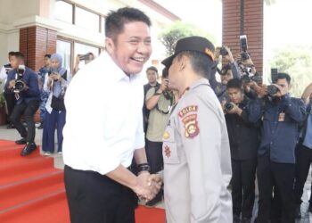 Kapolda Sumsel Sambut Kedatangan Ibu Wakil Presiden RI di Bandara SMB II Palembang