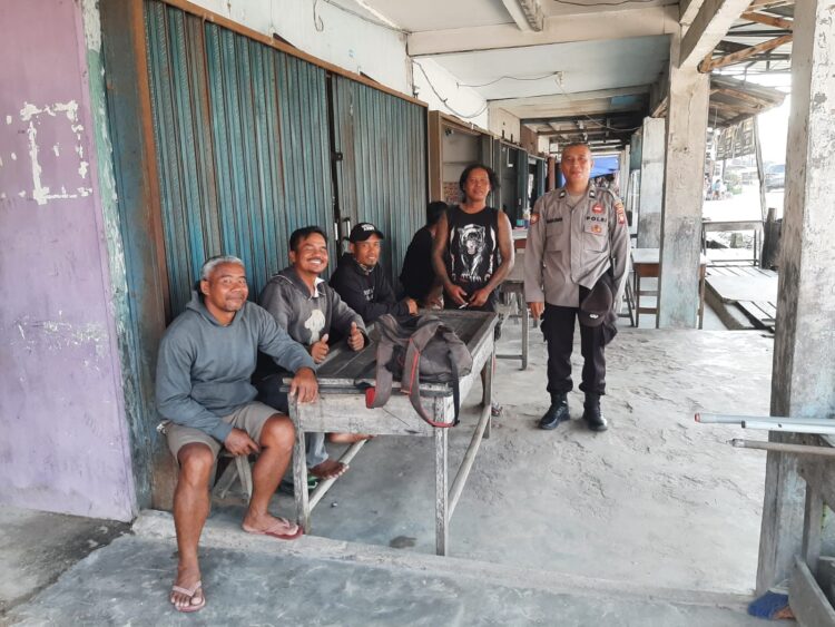 Ngobrol Santai Bareng Warga, Petugas Sisipkan Pesan Kamtibmas