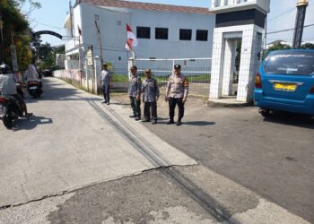 Bhabinkamtibmas Polsek Ciawi Gandeng Linmas Desa Ciawi Antisipasi Premanisme dan Joki Jalanan
