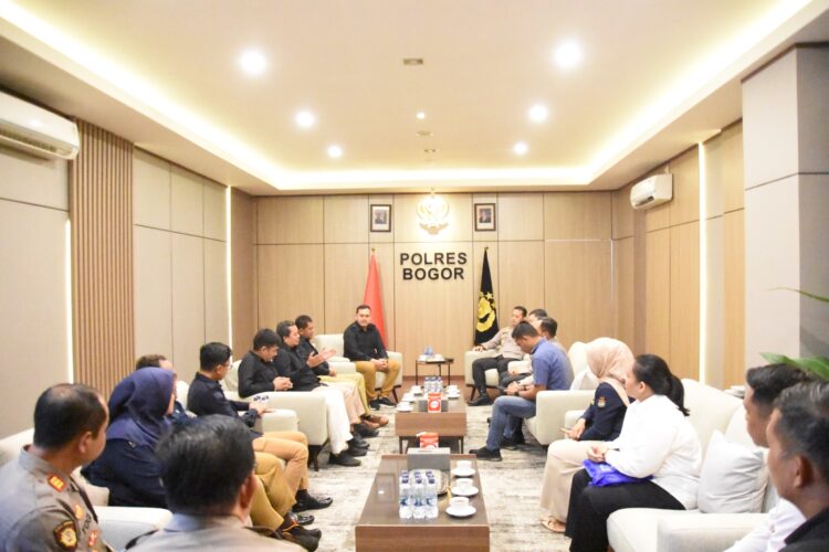 Kapolres Bogor Laksanakan Audiensi dengan Ketua KPU Kabupaten Bogor Bahas Sinergi Hadapi Perubahan Sistem Pemilu