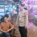 Polisi Sambangi Warga dan Jajanan Malam di Tengah Keramaian