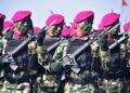 Prajurit Pasmar 1 Tampilkan Disiplin Tinggi Saat Geladi Upacara Kehormatan Militer