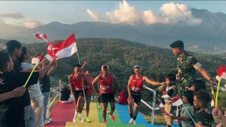 Prajurit Yonif 751/VJS Kibarkan Semangat Kemerdekaan, Lari 80 KM Keliling Danau Sentani Bawa Merah Putih