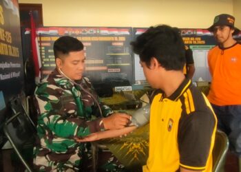 Tim Kesehatan Dari Denkesyah 04.04.04/Surakarta Rutin Cek Kondisi Anggota Satgas TMMD Reguler Ke-125 Kodim 0735/Surakarta Dan Warga