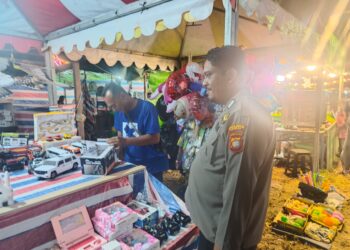 Polisi Laksanakan Patroli Malam di Area Pasar Malam untuk Cegah Gangguan Kamtibmas