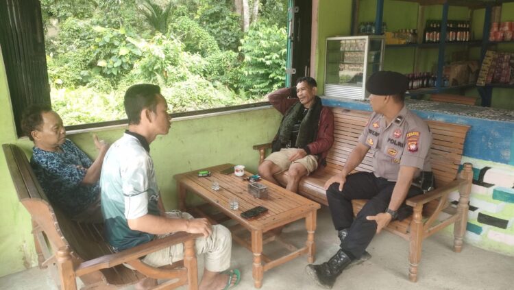Polsek Lakukan Patroli Sambang, Pererat Silaturahmi dan Jaga Kamtibmas