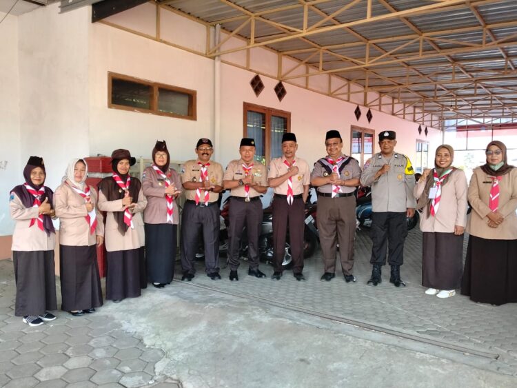 Danramil 14 Turen Hadiri Persari Pramuka Pra Siaga Peringati Hari Pramuka ke-64 di SDN 1 Turen