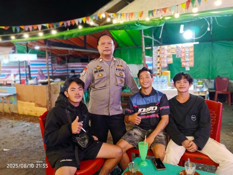 Dialog Hangat di Tengah Malam, Petugas Polsek Sengah Temila Sambangi Warga