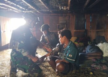 Satgas Yonif 700/WYC Pos Kout Sinak Safari Honai dan Pemeriksaan Kesehatan di Kampung Gigobak 1
