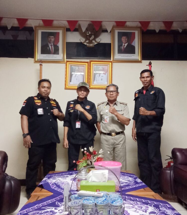 Susanto Kabiro media TNI POLRI jakarta utara berkunjung di kelurahan tugu utara kecamatan koja jakarta utara.