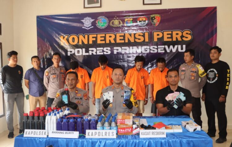 Modus Subuh, Pemuda di Pringsewu Curi Uang Puluhan Juta dan Ponsel untuk Bayar Utang, Beli Motor, dan Liburan ke Yogya