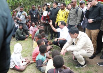 Mendagri dan Menteri PKP Jalin Dialog Bersama Masyarakat Papua Pegunungan serta Hadiri Acara Bakar Batu