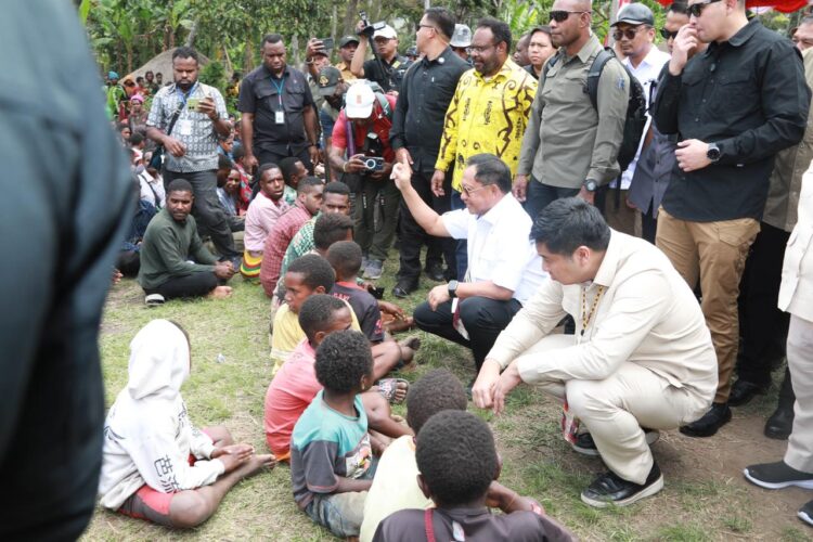 Mendagri dan Menteri PKP Jalin Dialog Bersama Masyarakat Papua Pegunungan serta Hadiri Acara Bakar Batu