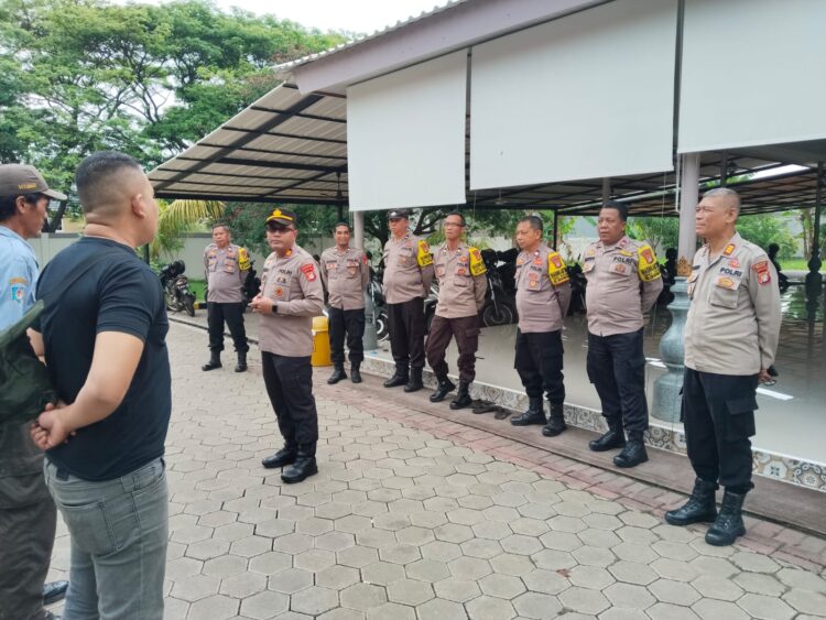Polsek Cikarang Selatan Berangkatkan Massa Ikuti Gerakan Pangan Murah di Polres Metro Bekasi