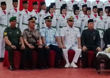 Pengukuhan Pasukan Pengebar Bendera Pusaka Oleh Bupati Kotim Halikinnor SH. MM