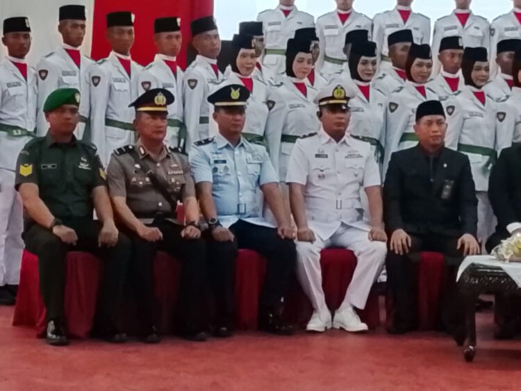 Pengukuhan Pasukan Pengebar Bendera Pusaka Oleh Bupati Kotim Halikinnor SH. MM