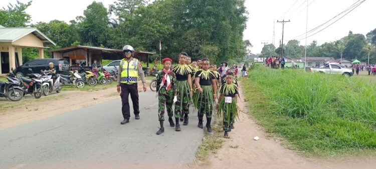 Polsek Mempawah Hulu Laksanakan Pengamanan pertandingan Lomba Gerak jalan.