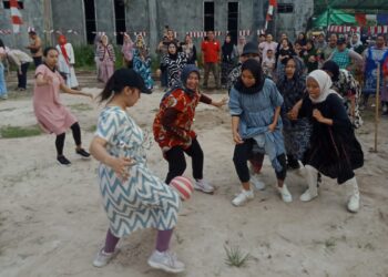 Meriahnya Lomba Khas 17-an dalam Perayaan HUT RI ke-80 di Jalan TVRI Sampit 