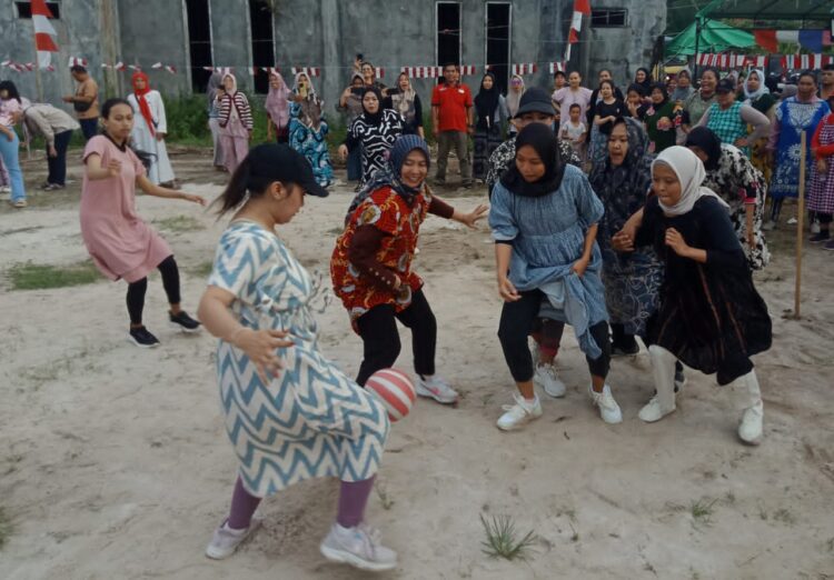 Meriahnya Lomba Khas 17-an dalam Perayaan HUT RI ke-80 di Jalan TVRI Sampit 