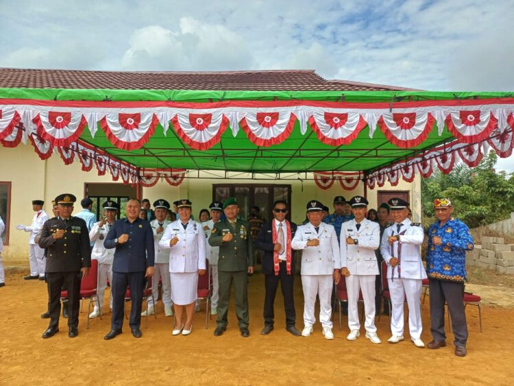 Polsek Meranti Bersama Forkopincam Laksanakan Kegiatan Upacara Bendera Dalam Rangka HUT RI Ke 80 2025 di kecamatan Meranti 