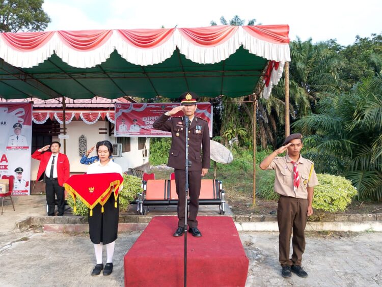 HUT Kemerdekaan RI ke-80 Kapolsek Kuala Behe Jadi Irup Penurunan Bendera