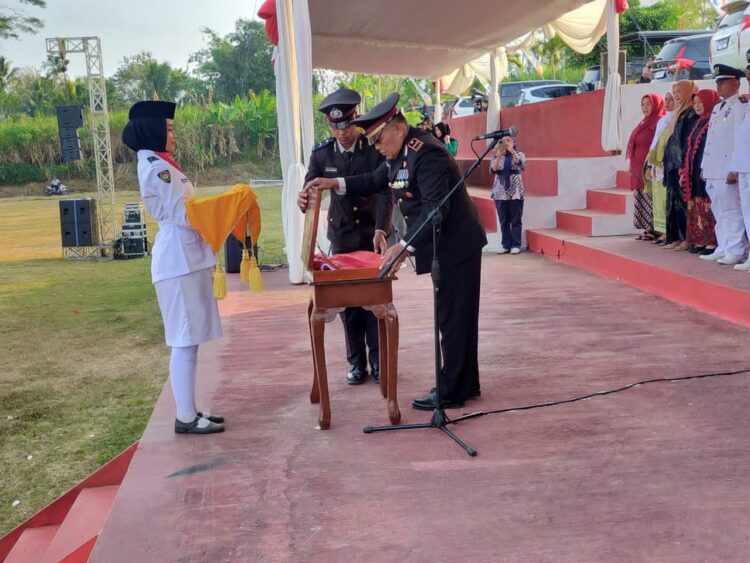 Talitah Aurelia Angkasa, Siswi SMAN 1 Pagak Pembawa Baki Sang Saka Merah Putih pada Upacara Penurunan Bendera di Lapangan Rajawali Sumberejo