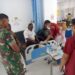 Yonif TP 805/KSW Gelar Bakti Kesehatan Keliling, Evakuasi Kepala Kampung Tanah Merah ke RS J.A. Dimara