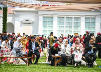 Rakyat di Halaman Istana, Rakyat Menyatu dalam Kemerdekaan