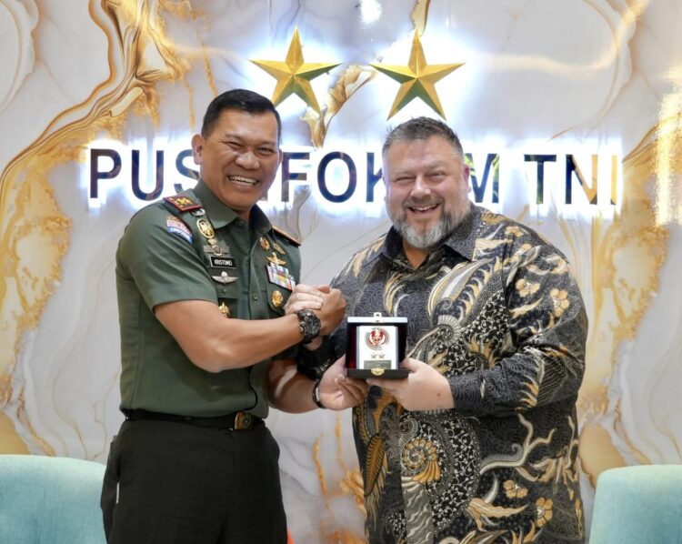 Kapuspen TNI Terima Atase Pers Kedubes AS, Perkuat Diplomasi Pertahanan melalui Komunikasi Strategis