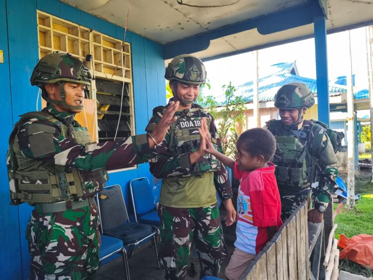 Rasa Asih Satgas Yonif 521/DY Binter Terbatas di Kabupaten Mamberamo Tengah, Papua Pegunungan