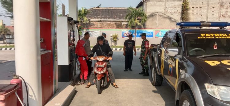 Babinsa dan Polsek Bersinergi Patroli Keramaian, Jaga Keamanan dan Ketertiban