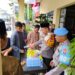 Program Jumat Berkah, Polsek KP. Mentaya Bagikan Snack dan Air Minum Kepada Jemaah Sholat Jumat