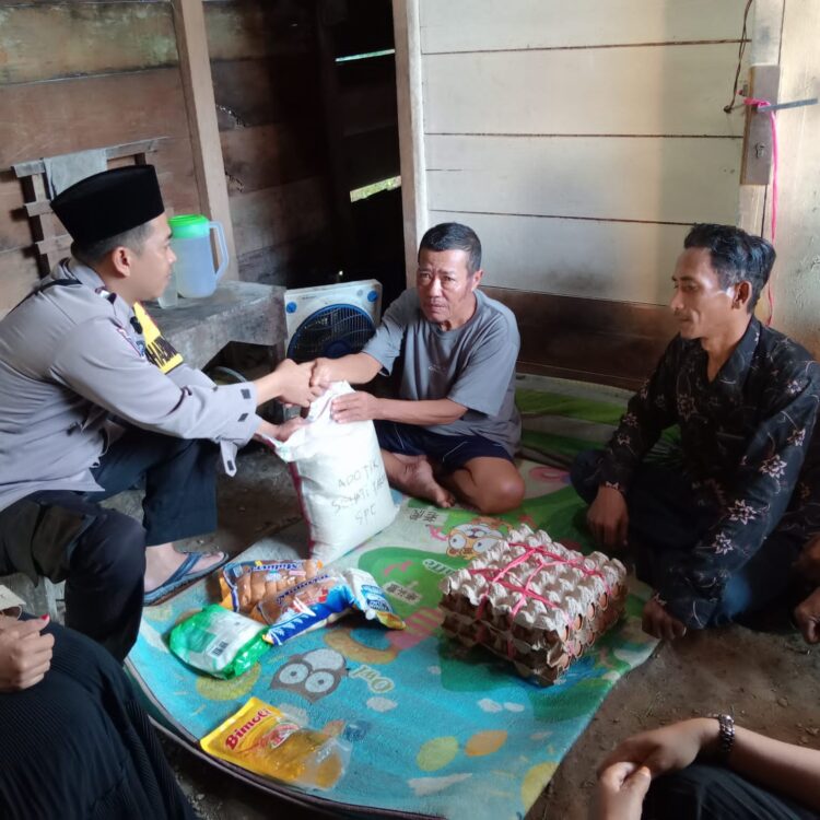 Tabir Selatan Gelar Patroli Sambang, Salurkan Bantuan untuk Warga Kurang Mampu   