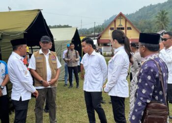 Tinjau Desa Tangkura Pascagempa, Wapres Tegaskan Anak-Anak Harus Tetap Sekolah