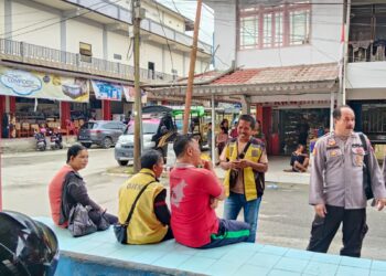 Polsek Ngabang dan Polsubsektor Jelimpo Laksanakan kegiatan Patroli Dialogis Untuk Ciptakan Situasi Aman Kondusif