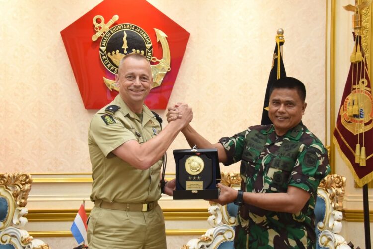 Kas Kormar Menerima Kunjungan Kehormatan Komandan Marinir Kerajaan Belanda