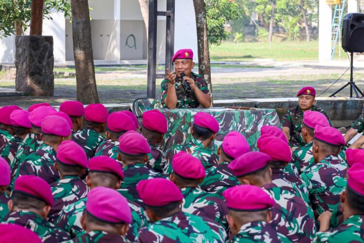 Komandan Batalyon Infanteri 3 Marinir berikan Pengarahan Kepada Prajuritnya
